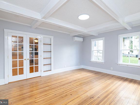 3rd image of 310 E Main St