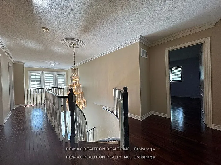 21 Goldring Cres — Photo 10