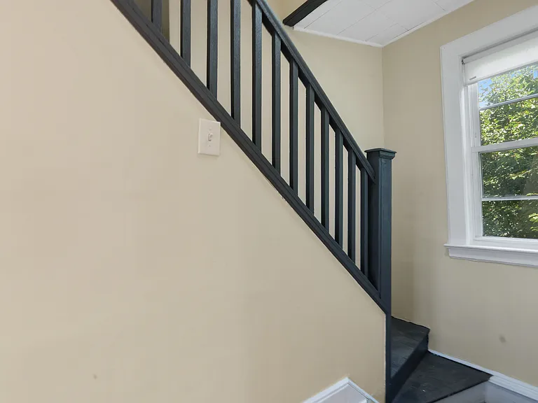 196 Broughton Ave #2 — Photo 13