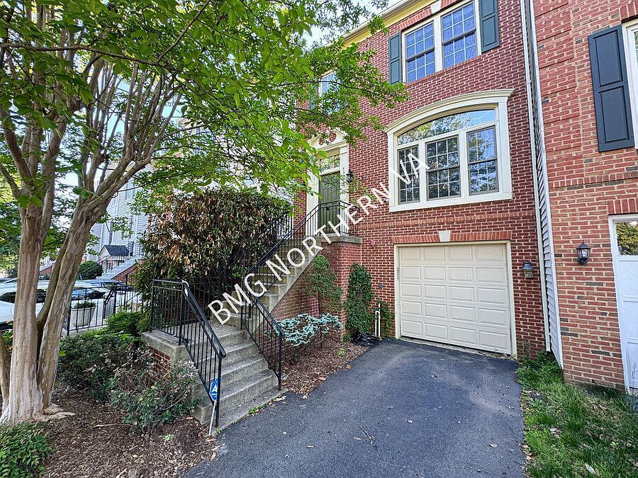 1st image of 43003 Golf View Dr