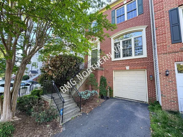 43003 Golf View Dr, Chantilly, VA 20152