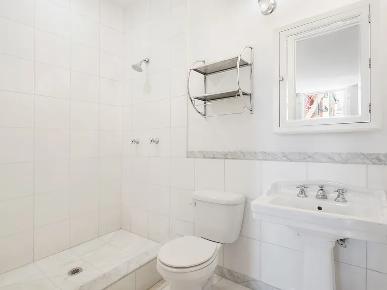 27 Howard St #3R — Photo 16
