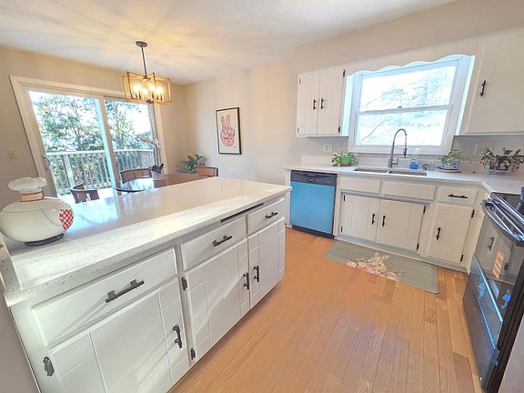 4th image of 4174 Oak Crest Dr