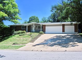 706 Clayworth Dr, Ballwin, MO