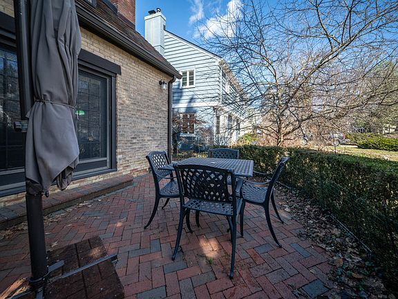 3rd image of 1138 Lincoln Ave