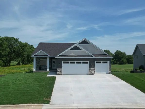 509 Golfview Ave, Zumbrota, MN 55992