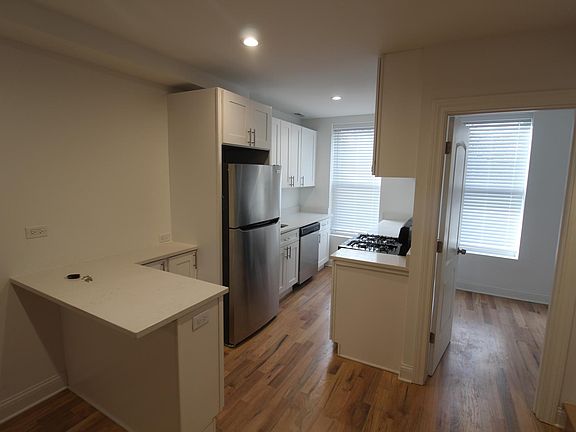 4th image of 1633 N Honore St Penthouse F