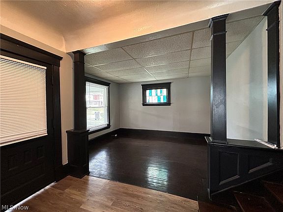 3rd image of 1858 Grasmere Ave
