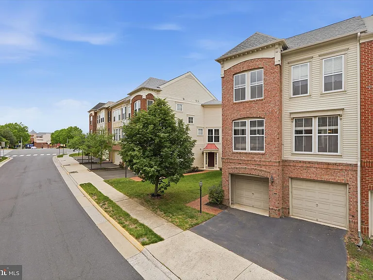 42476 Regal Wood Dr — Photo 3