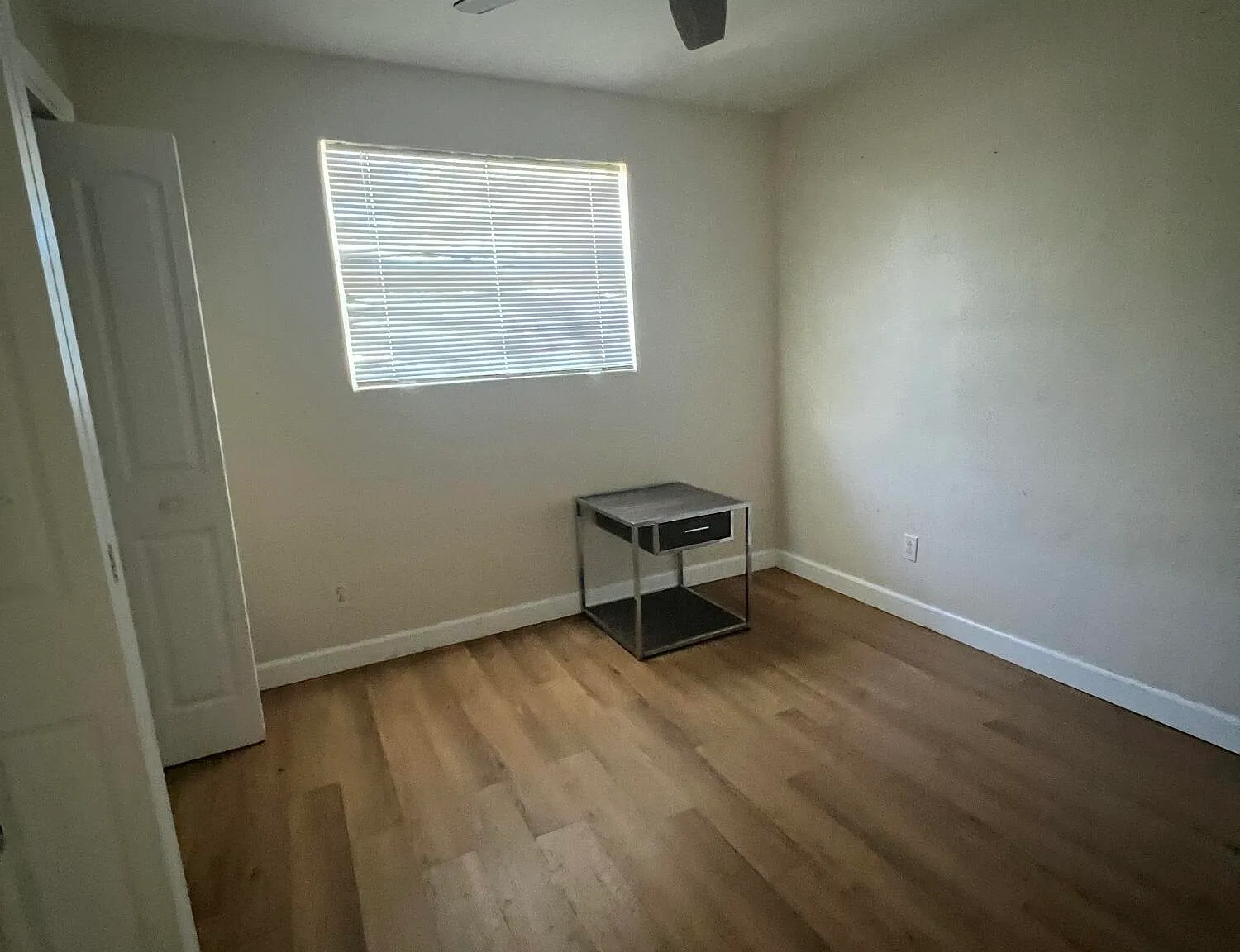 3 bed, 1.0 bath, 950 sqft, $2,470 — Photo 3