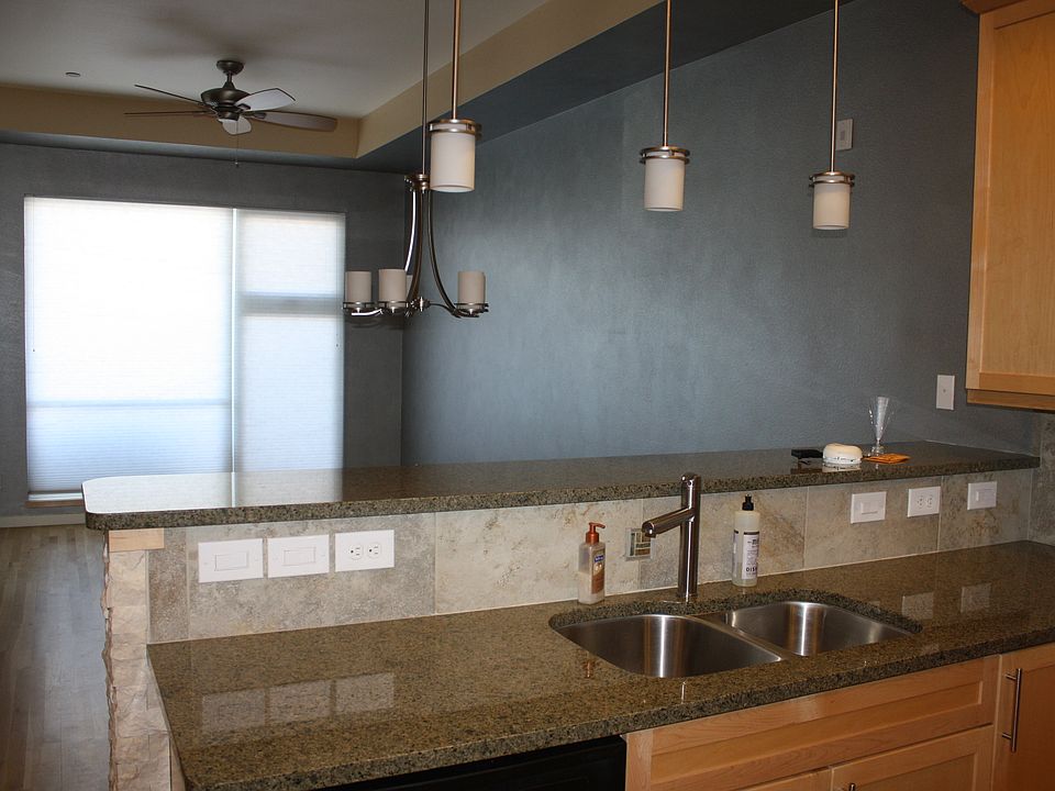 Breakfast Bar into L Room