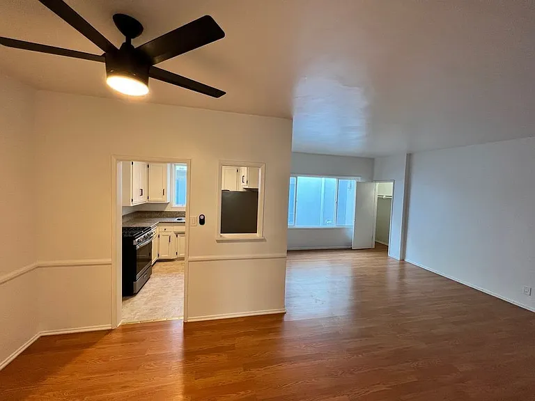 1130 S Clark Dr #5 — Photo 5