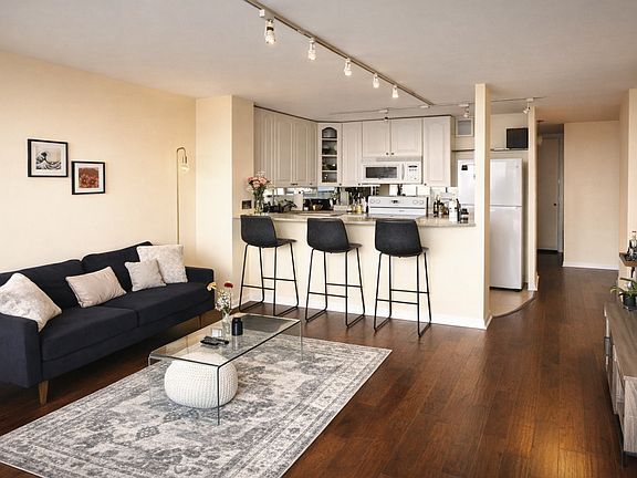 4th image of 1636 N Wells St #18B