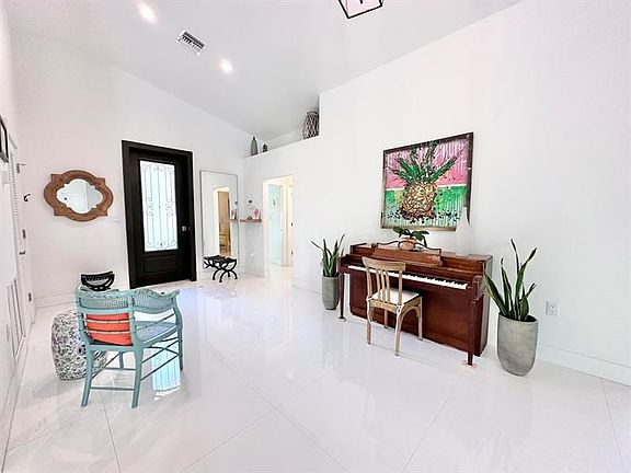 5th image of 4625 Parker Ave
