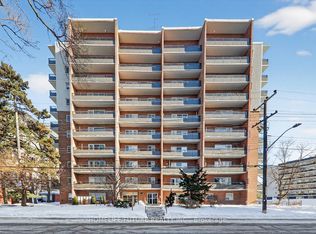 15 Elizabeth St N #704, Mississauga, ON L5G 2Z3
