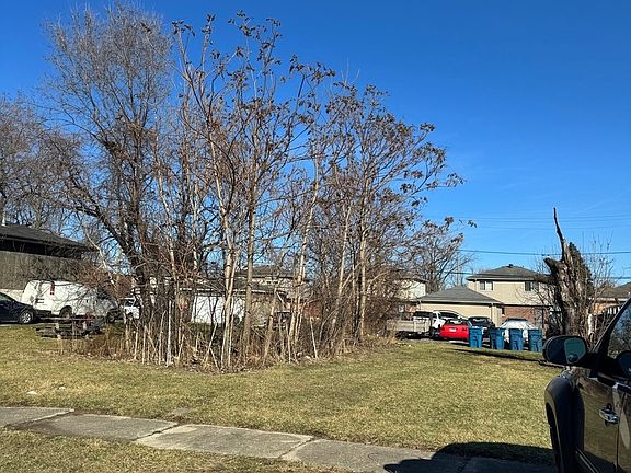 4th image of 14423 Davis Ave