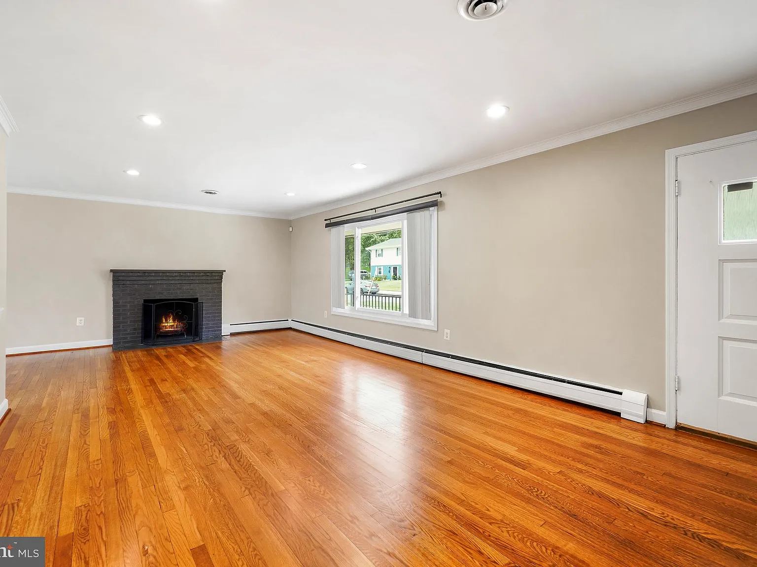5 bed, 3.0 bath, 1596 sqft, $3,600 — Photo 3