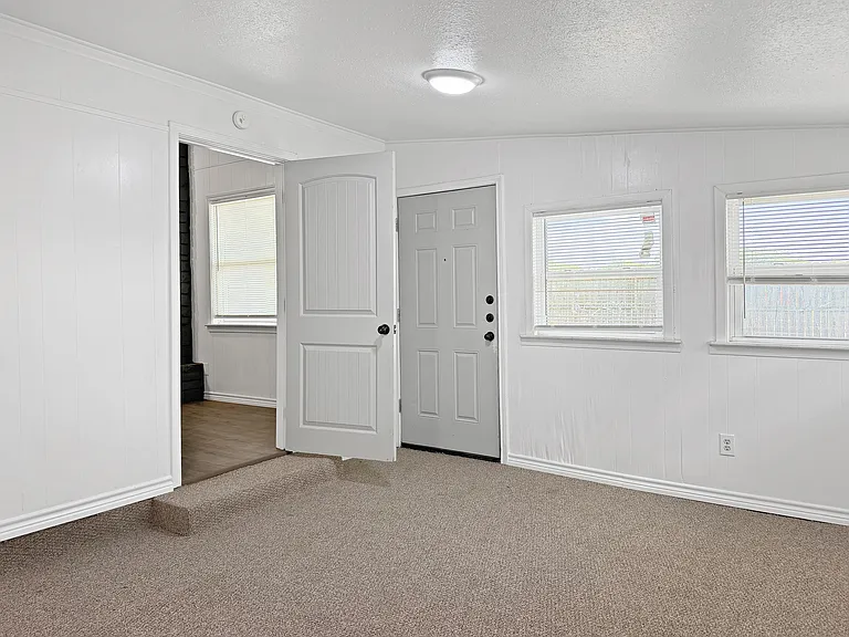 1211 Comay St — Photo 11