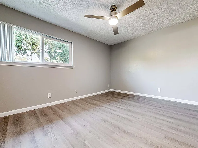 Pennsylvania Place — Photo 13