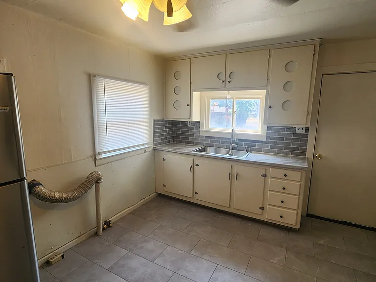 837 N Mesa Ave — Photo 14