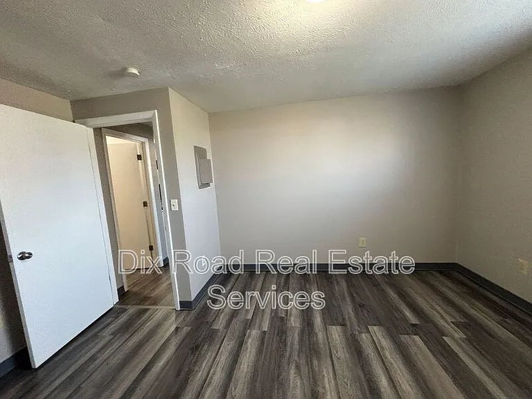 735 Trumbull St #1 — Photo 13