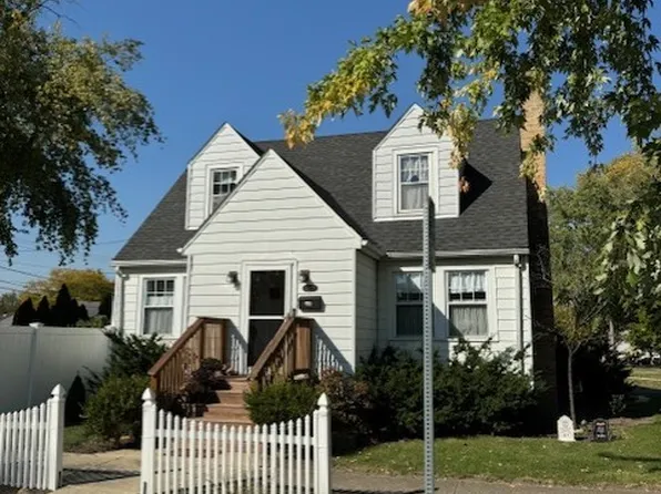 10940 Dickens St, Westchester, IL 60154