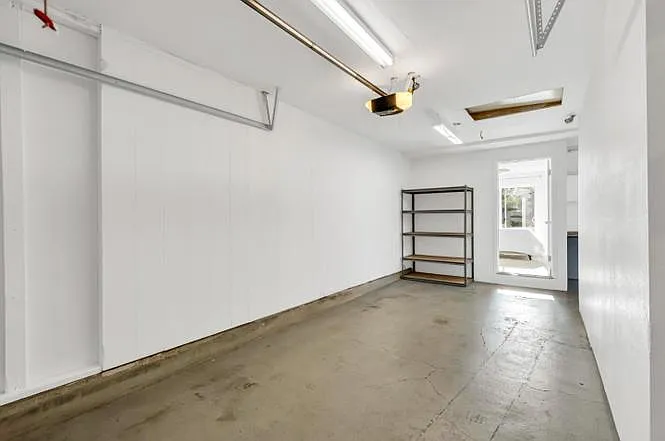 389 Lastreto Ave — Photo 21