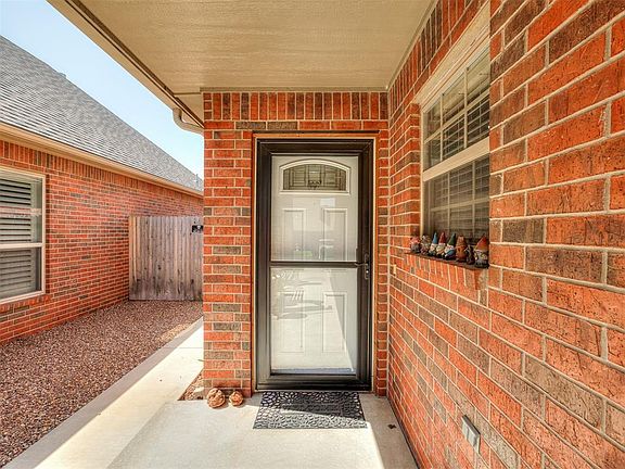 3rd image of 1228 SW 85th Ter