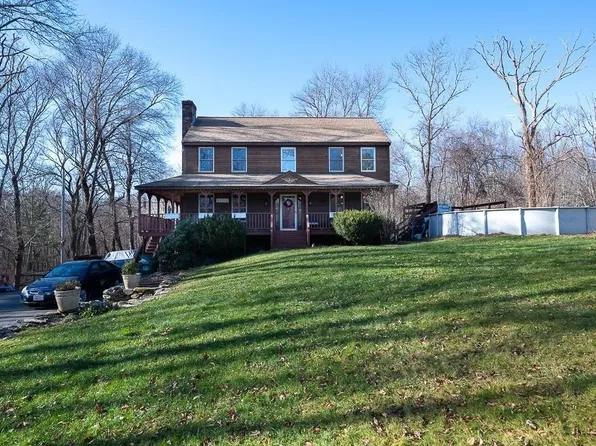 341 Chestnut St, Uxbridge, MA 01569