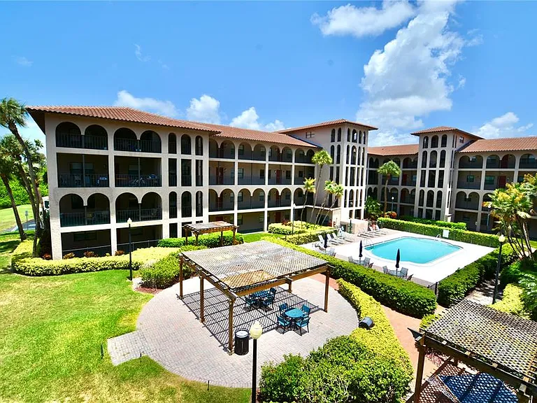 6150 Gulfport Blvd S — Photo 48