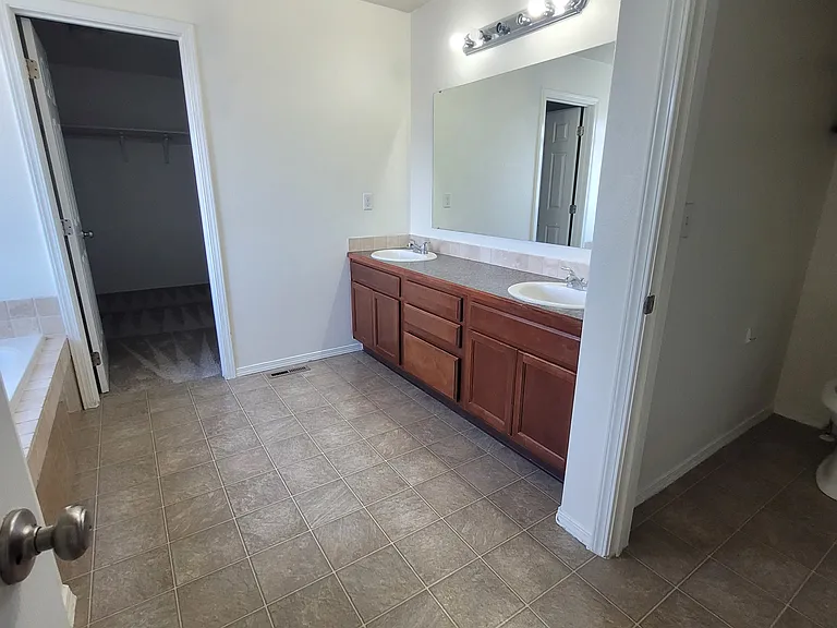 2556 E Copper Point — Photo 26