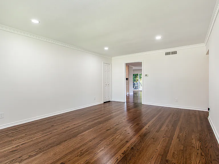 6737 Lakefair Cir — Photo 34
