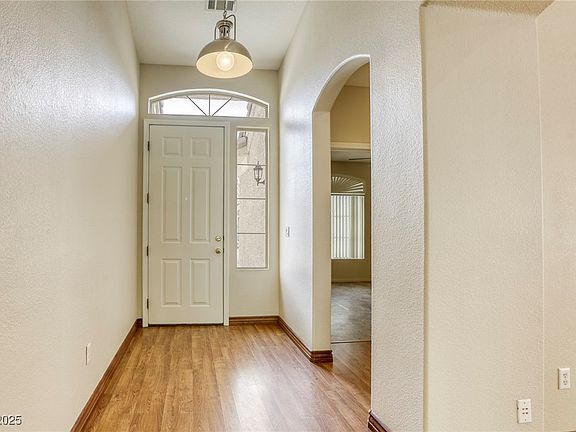 5th image of 9664 Emeraude Ave