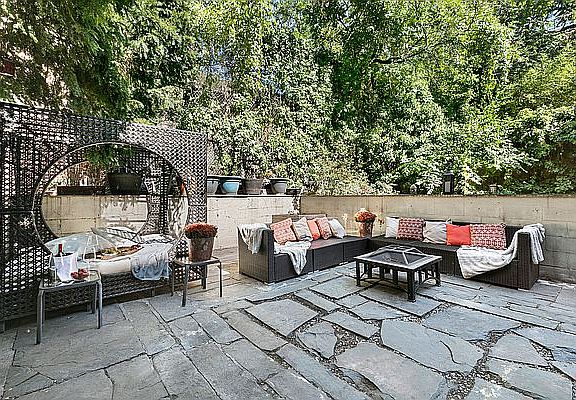 4th image of 345 W 20th St