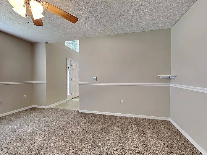 3 bed, 3.0 bath, 2395 sqft, $1,995 — Photo 4