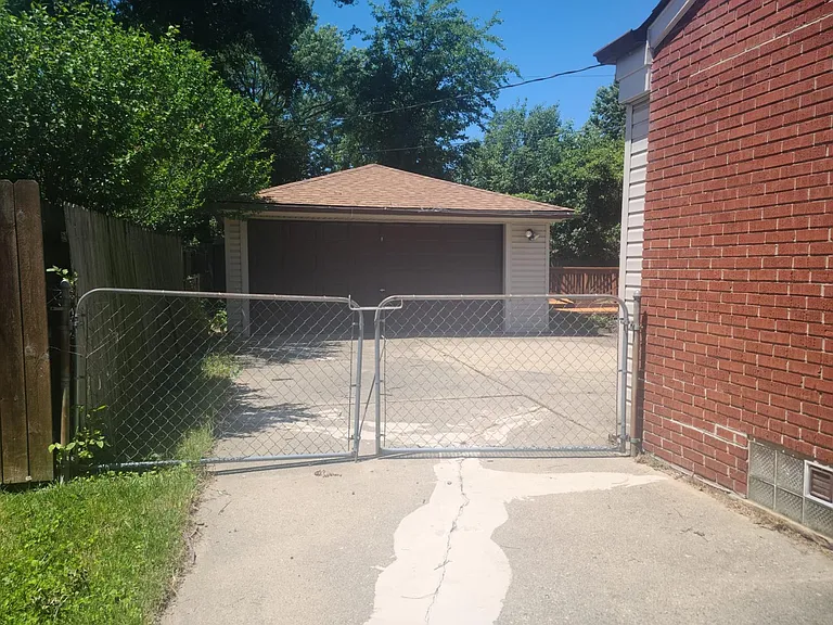 24335 Cottage Ln — Photo 14