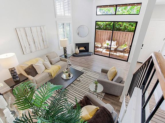 5th image of 15133 Magnolia Blvd Unit E