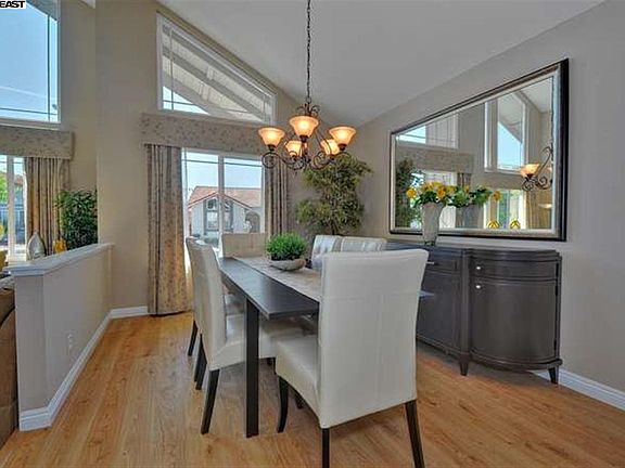 5th image of 40788 Vaca Dr