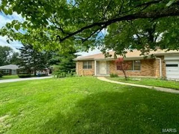 9809 E Grantview Dr, Saint Louis, MO 63123