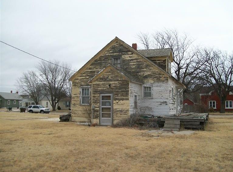 2nd image of 304 N 2nd St