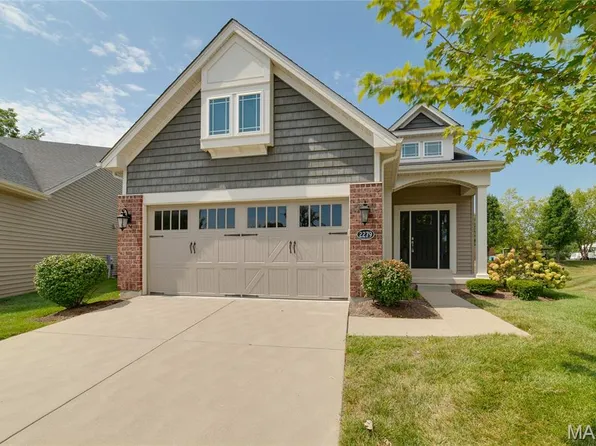 2279 Cournier St, Saint Charles, MO 63301