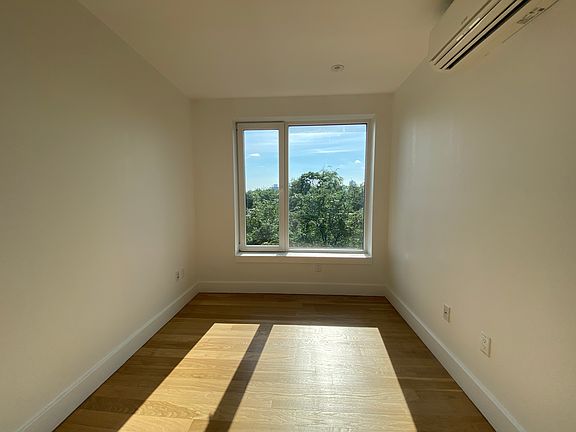 5th image of 2 N Henry St #4D