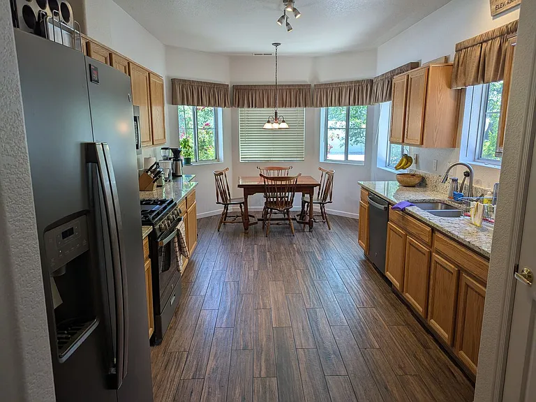 2088 S Thompson Loop — Photo 2
