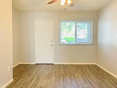 1527 Linwood St #2 — Photo 4