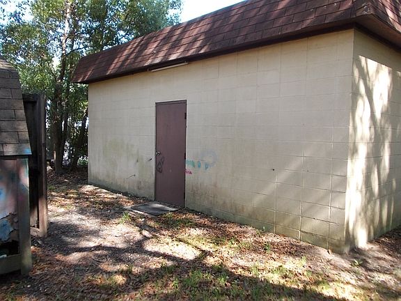 4th image of 105 White Ave N