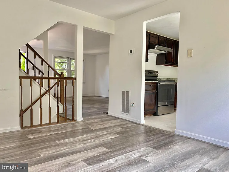 7351 Crestleigh Cir — Photo 1