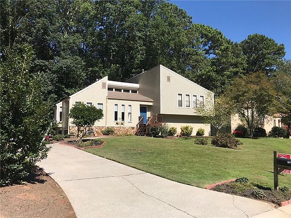 2nd image of 2606 Ballew Ct NE