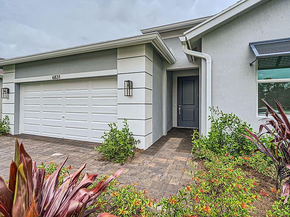 3rd image of 6831 SE Park Trace Drive