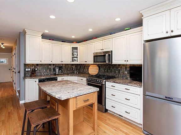 5th image of 10 Sultana St