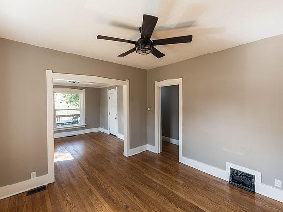 4th image of 121 Lincoln Blvd #1
